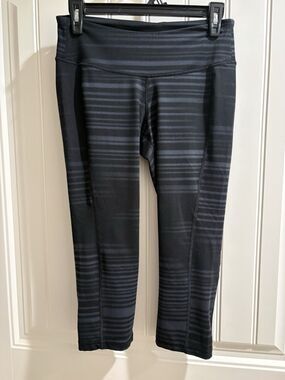 Active By Old Navy Fitted Activewear Leggings Capri Style Womens Medium Black